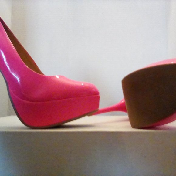 Pink patent platform pumps. Size 7. Unworn. - Picture 2 of 2